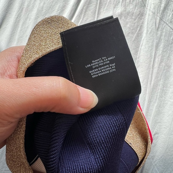 Guess skirt in size small - Picture 5 of 8